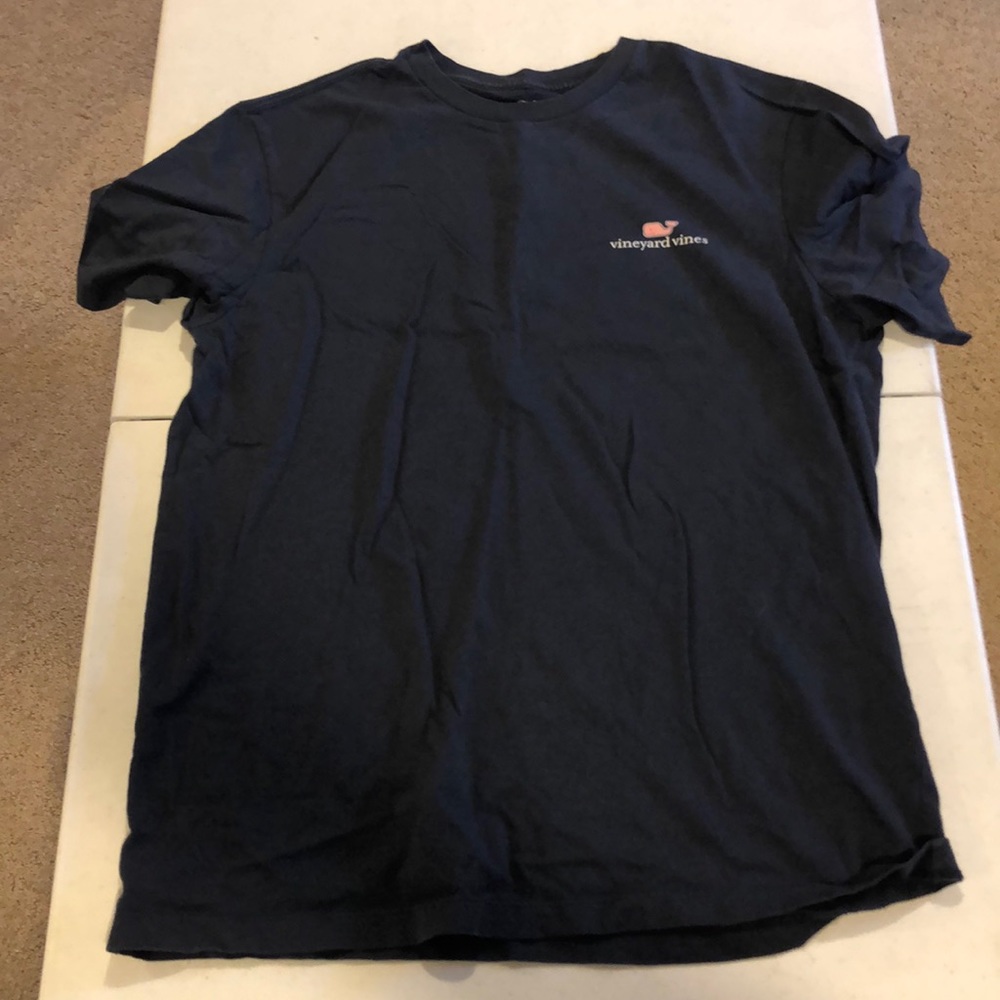 Vineyard vines t shirt